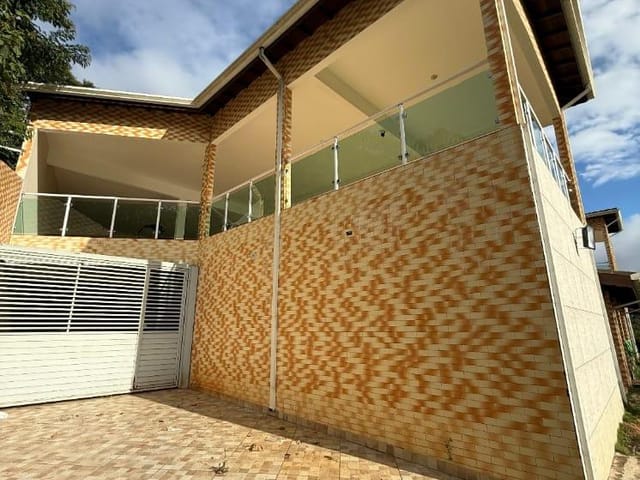 Chácara com 20000m² 9 quartos e 10 banheiros, à venda, no bairro centro em Biritiba-Mirim