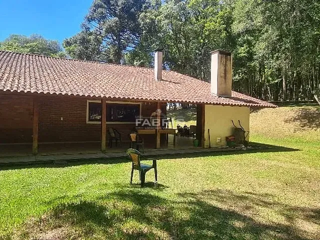 Chácara 3 quartos e 3 banheiros, à venda, no bairro Itaqui de Cima em Campo Largo