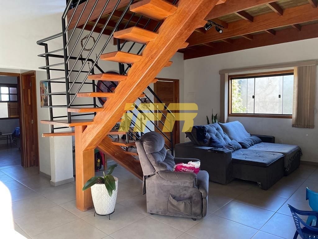 Chácara, 3 quartos, 880 m² - Foto 1