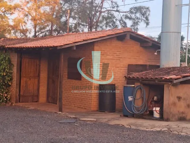 Chácara com 4000m² 5 quartos e 4 banheiros, à venda, no bairro CHÁCARA FLORA ARARAQUARA em ARARAQUARA