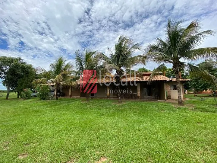 Fazenda / Sítio / Chácara com 4 quartos à venda, 352m² — foto 2 de 8