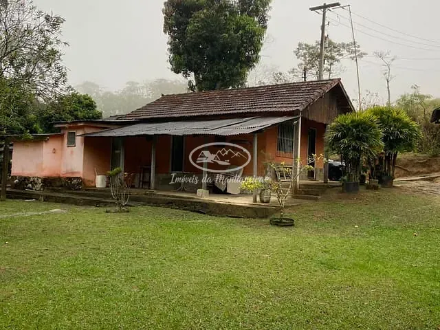 Chácara com 3000m² 3 quartos e 2 banheiros, à venda, no bairro Engenheiro Passos em Resende