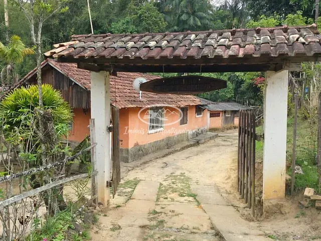 Chácara com 3000m² 3 quartos e 2 banheiros, à venda, no bairro Engenheiro Passos em Resende