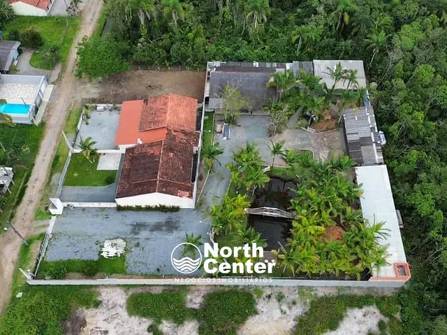 Chácara com 2100m², à venda, no bairro Costeira em Balneário Barra do Sul