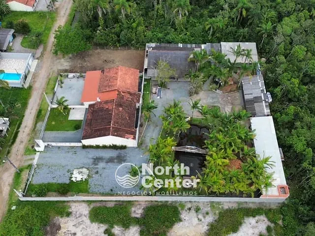 Chácara com 2100m², à venda, no bairro Costeira em Balneário Barra do Sul