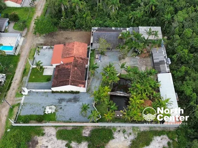 Chácara com 2100m², à venda, no bairro Costeira em Balneário Barra do Sul