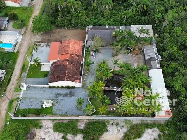 Chácara com 2100m², à venda, no bairro Costeira em Balneário Barra do Sul