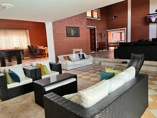Chácara com 1175m² 5 quartos e 6 banheiros, à venda, no bairro Bosques da Pedra em Bragança Paulista