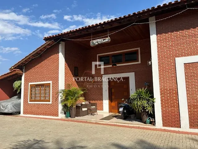 Chácara com 1175m² 5 quartos e 6 banheiros, à venda, no bairro Bosques da Pedra em Bragança Paulista