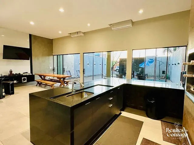 Casa com 216m² 3 quartos e 5 banheiros, à venda, no bairro Residencial Arezzo em Maringá