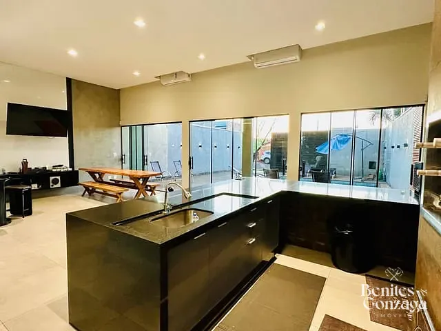Casa com 216m² 3 quartos e 5 banheiros, à venda, no bairro Residencial Arezzo em Maringá