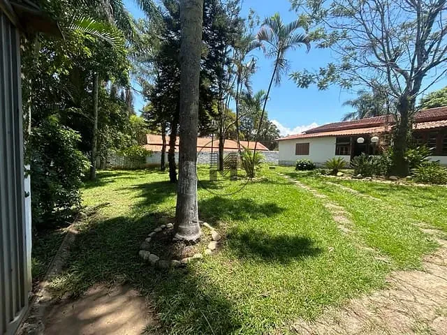 Chácara com 60500m² 4 quartos e 4 banheiros, à venda, no bairro Bom Jardim I em Guaratinguetá