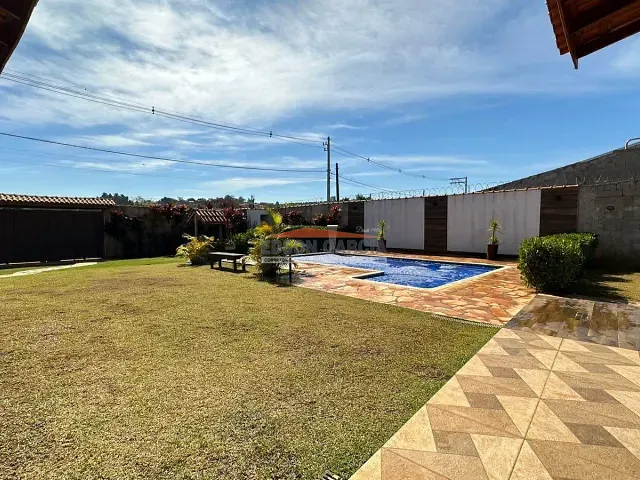 Chácara 3 quartos e 3 banheiros, à venda, no bairro Caguassu em Sorocaba