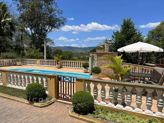 Chácara com 2000m² 4 quartos e 5 banheiros, à venda, no bairro Sapé I em Caçapava