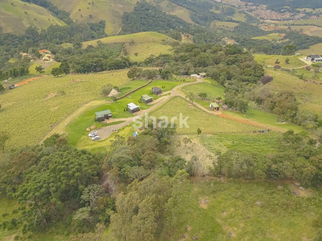 Chácara com 40000m² 4 quartos e 4 banheiros, à venda, no bairro Alto dos pires em Sapucaí-Mirim