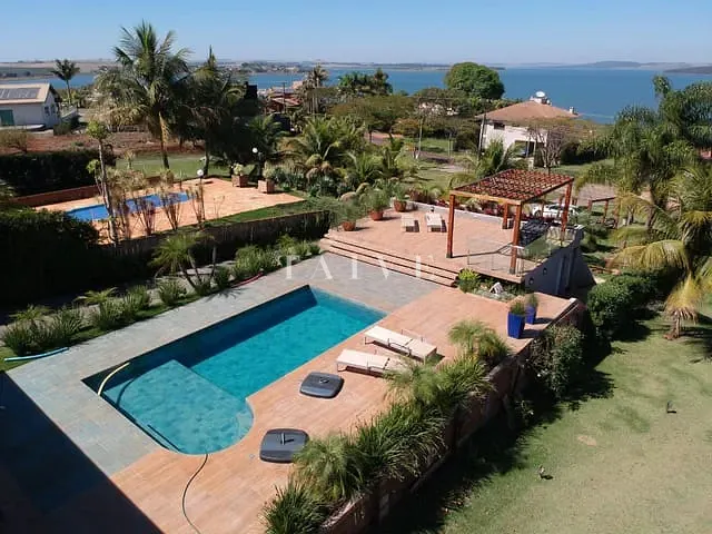 Chácara com 1583m² 4 quartos e 6 banheiros, à venda, no bairro centro em Porecatu