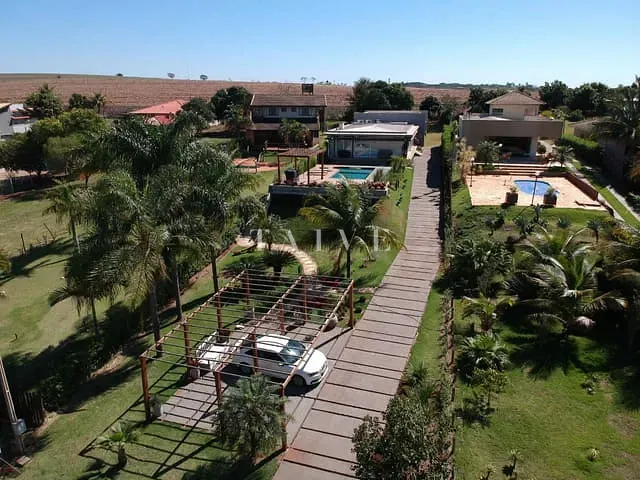 Chácara com 1583m² 4 quartos e 6 banheiros, à venda, no bairro centro em Porecatu
