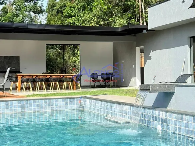 Chácara com 22000m² 3 quartos e 4 banheiros, à venda, no bairro Centro em Guararema
