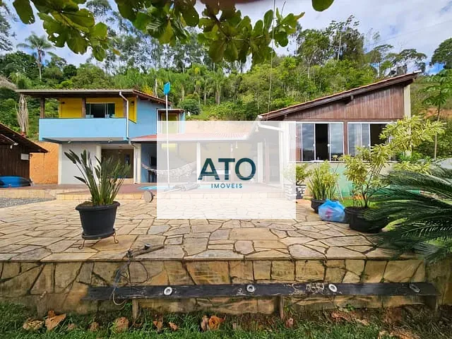 Chácara 3 quartos e 2 banheiros, à venda, no bairro Fernandes em São João Batista