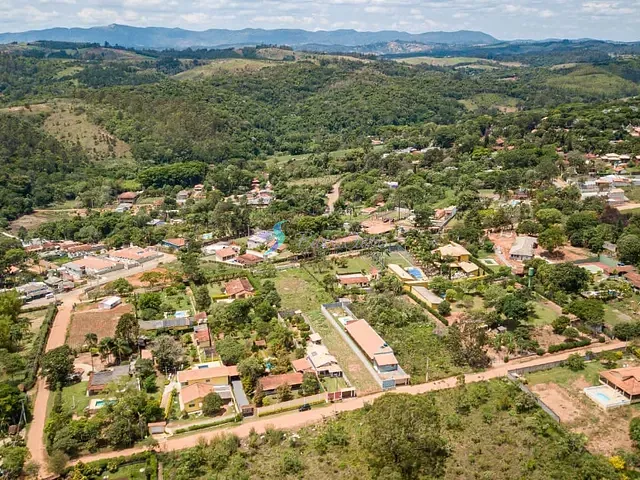 Chácara com 750m² 2 quartos e 3 banheiros, à venda, no bairro Caioçara em Jarinu