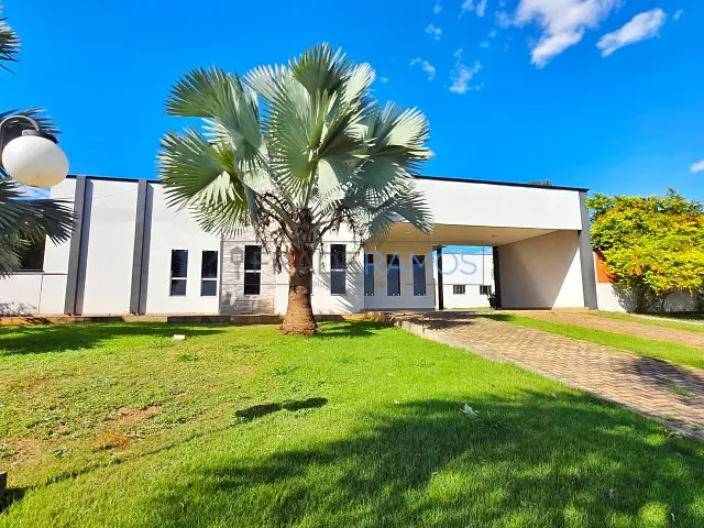 Chácara com 4000m² 3 quartos e 4 banheiros, para alugar, no bairro Estâncias Aroeira em Trindade