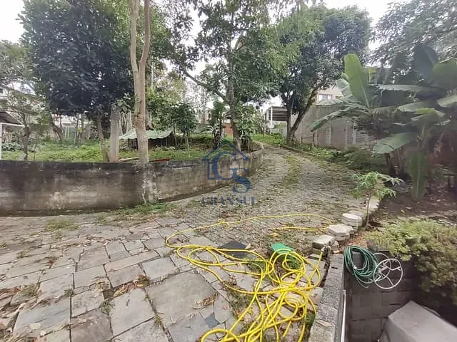 Chácara com 3000m² 4 quartos e 2 banheiros, à venda, no bairro Jardim Shangrilá (Zona Sul) em São Paulo