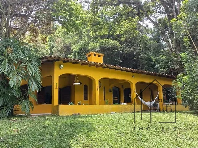 Chácara com 8000m² 3 quartos e 3 banheiros, à venda, no bairro Jardim Caiapiá em Cotia
