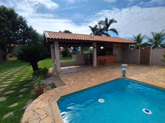 Chácara com 1000m² 3 quartos e 3 banheiros, à venda, no bairro Vila Bragotto em Limeira