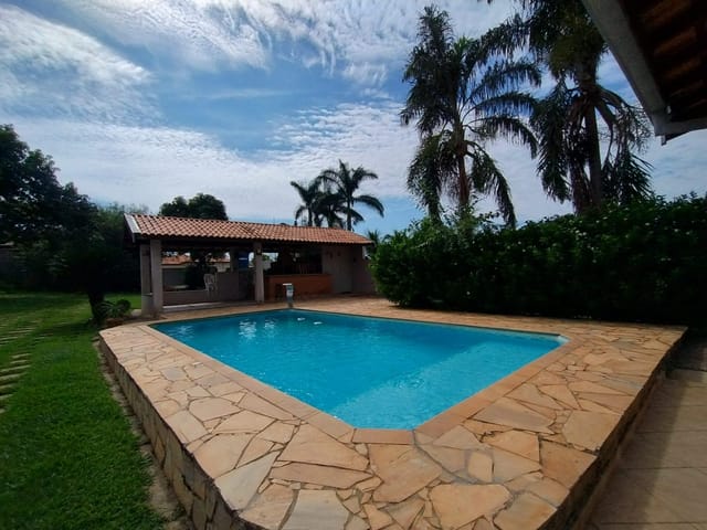 Chácara com 1000m² 3 quartos e 3 banheiros, à venda, no bairro Vila Bragotto em Limeira