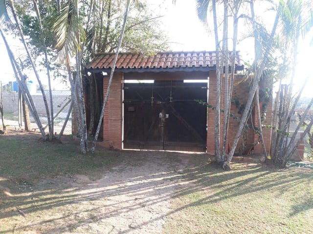 Chácara com 800m² 3 quartos e 3 banheiros, à venda, no bairro Monterrey em Louveira