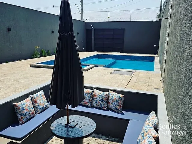 Chácara com 271m², à venda, no bairro Jardim das Flores em Maringá