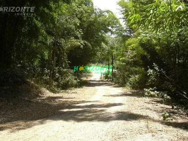 Chácara com 37000m² 11 quartos e 5 banheiros, à venda, no bairro Chácara Marambaia em Caçapava