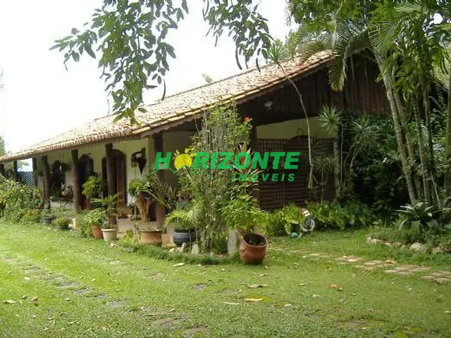 Chácara com 37000m² 11 quartos e 5 banheiros, à venda, no bairro Chácara Marambaia em Caçapava