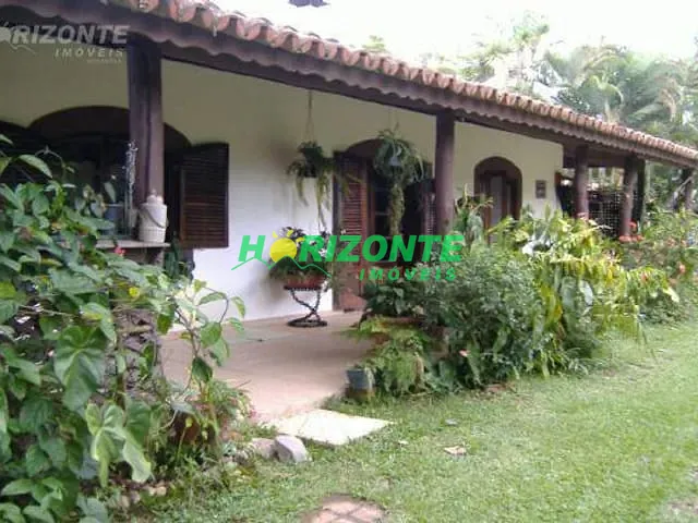 Chácara com 37000m² 11 quartos e 5 banheiros, à venda, no bairro Chácara Marambaia em Caçapava