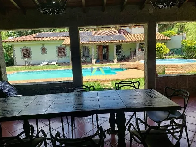 Chácara com 2800m² 7 quartos e 6 banheiros, à venda ou para alugar, no bairro Saboó em São Roque