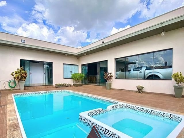 Chácara com 1000m² 3 quartos e 4 banheiros, à venda, no bairro Villagio Mundo Novo em Franca
