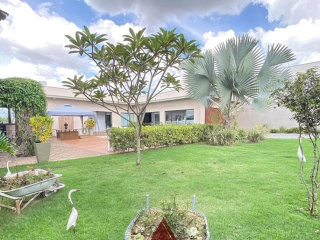 Chácara com 1000m² 3 quartos e 4 banheiros, à venda, no bairro Villagio Mundo Novo em Franca