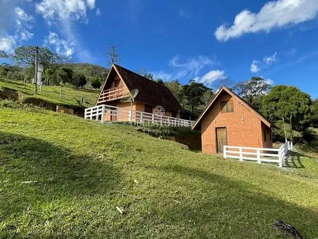 Chácara com 21000m² 4 quartos e 2 banheiros, à venda, no bairro Laranjeiras de Caldas em Caldas