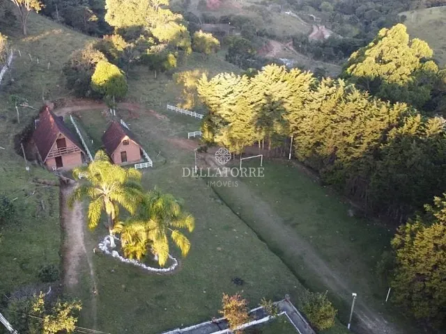 Chácara com 21000m² 4 quartos e 2 banheiros, à venda, no bairro Laranjeiras de Caldas em Caldas