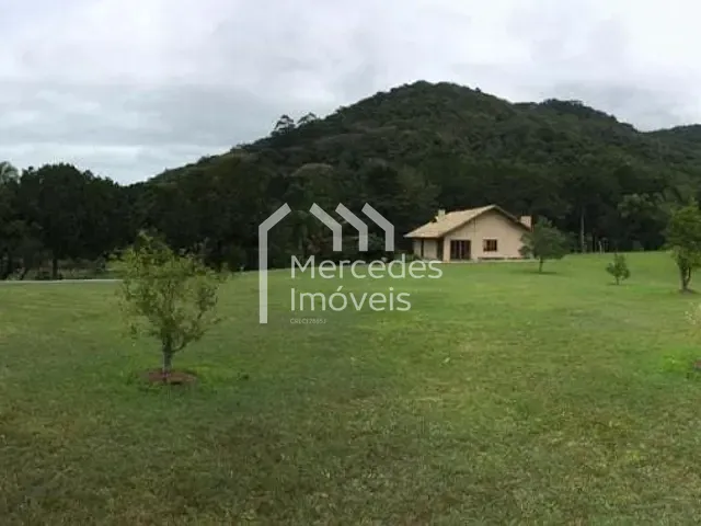 Chácara com 65m² 3 quartos e 2 banheiros, à venda, no bairro Bombas em Bombinhas