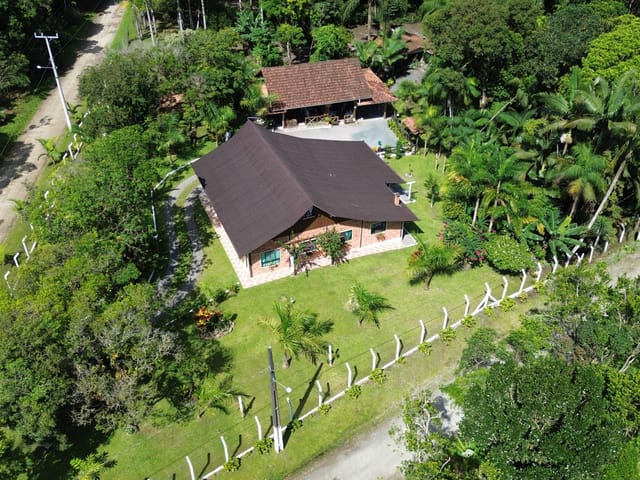 Foto do Chácara - Linda chácara com Porteira Fechada à venda, pinheiros, a 800 metros da lagoa , com uma área total de 4028m², Balneário Barra do Sul, SC | North Center