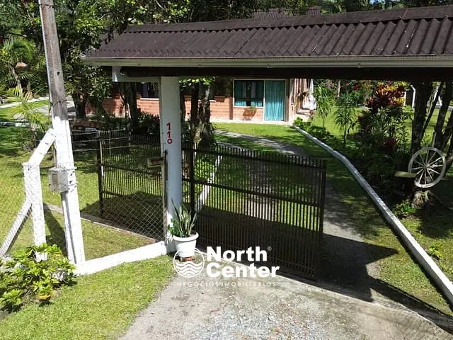 Chácara com 4028m² 4 quartos e 2 banheiros, à venda, no bairro pinheiros em Balneário Barra do Sul