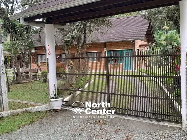 Chácara com 4028m² 4 quartos e 2 banheiros, à venda, no bairro pinheiros em Balneário Barra do Sul