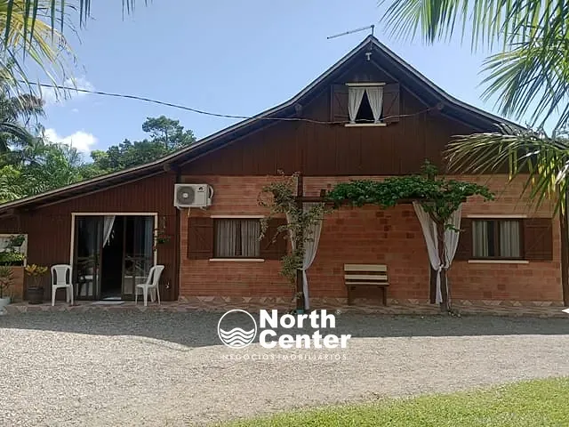 Chácara com 4028m² 4 quartos e 2 banheiros, à venda, no bairro pinheiros em Balneário Barra do Sul