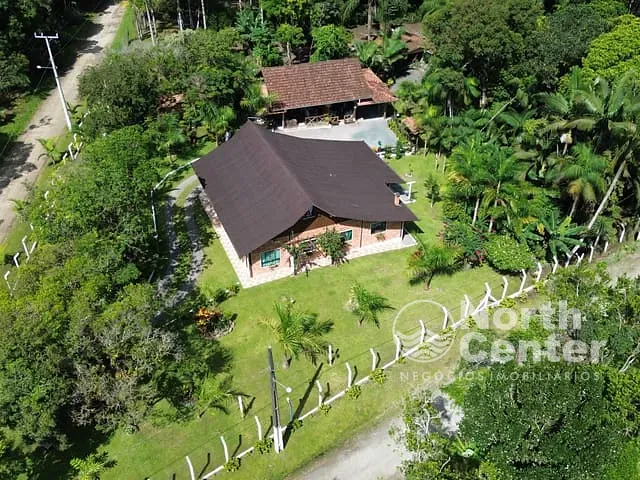 Chácara com 4028m² 4 quartos e 2 banheiros, à venda, no bairro pinheiros em Balneário Barra do Sul