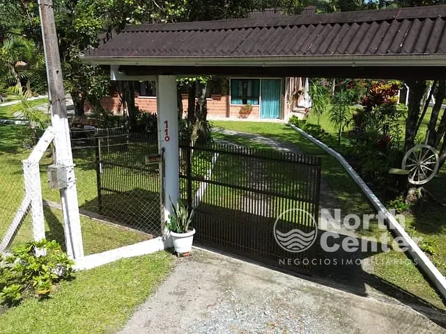 Chácara com 4028m² 4 quartos e 2 banheiros, à venda, no bairro pinheiros em Balneário Barra do Sul