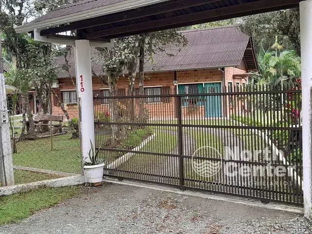 Chácara com 4028m² 4 quartos e 2 banheiros, à venda, no bairro pinheiros em Balneário Barra do Sul