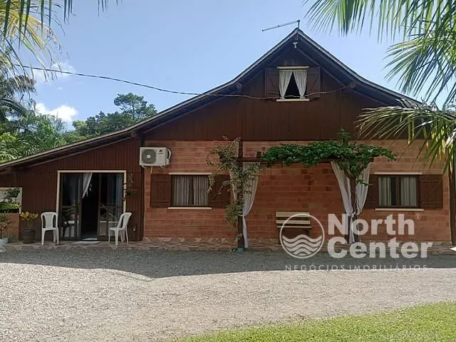 Chácara com 4028m² 4 quartos e 2 banheiros, à venda, no bairro pinheiros em Balneário Barra do Sul