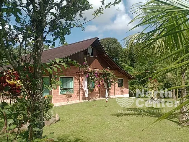 Chácara com 4028m² 4 quartos e 2 banheiros, à venda, no bairro pinheiros em Balneário Barra do Sul