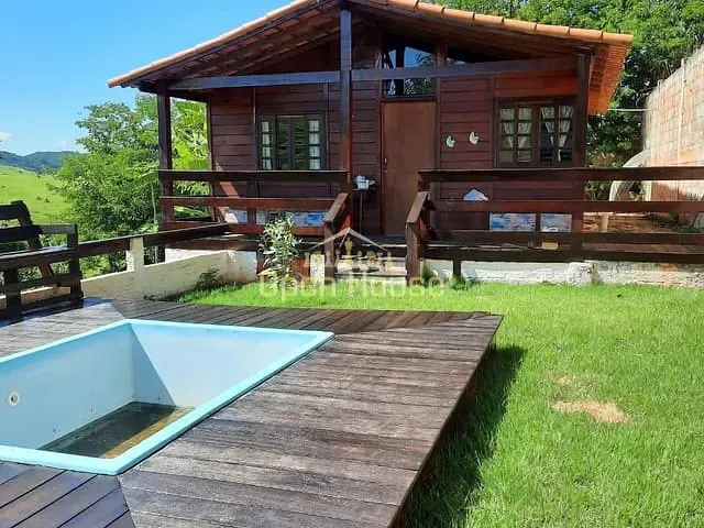 Chácara com 2000m² 3 quartos e 1 banheiro, à venda, no bairro Pinheiral em Pinheiral